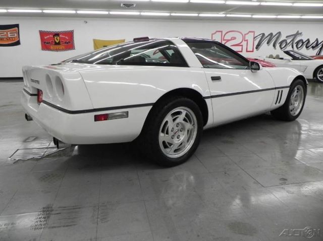 1990 White Chevrolet Corvette Hatchback