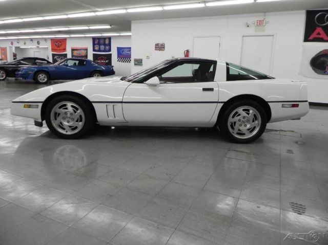 1990 White Chevrolet Corvette Hatchback