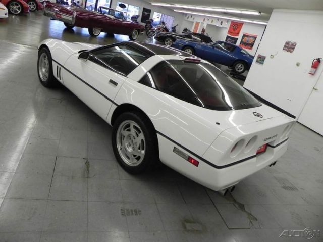 1990 White Chevrolet Corvette Hatchback
