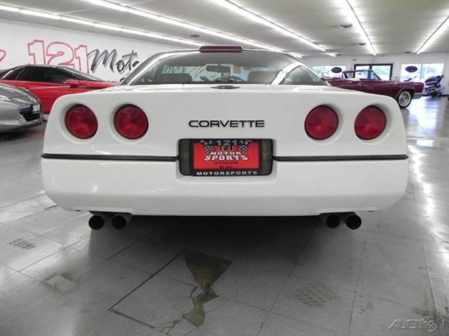1990 White Chevrolet Corvette Hatchback