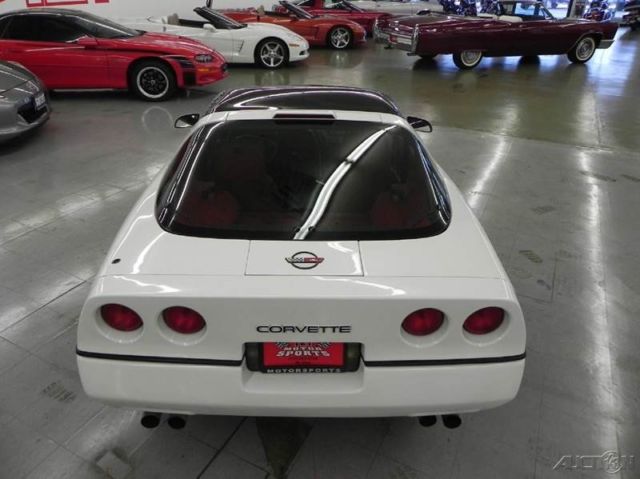 1990 White Chevrolet Corvette Hatchback