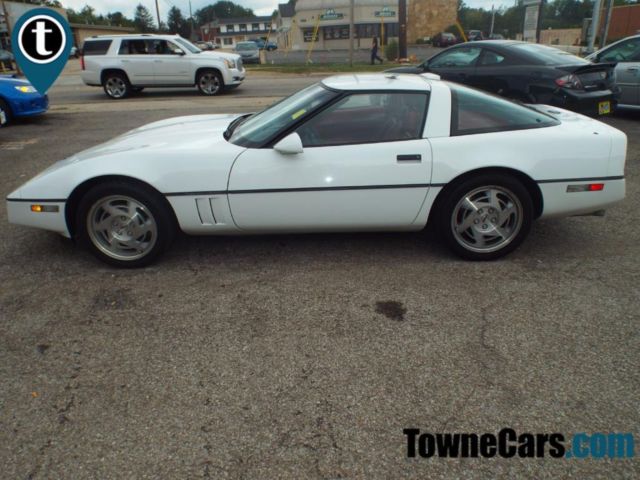 1990 White Chevrolet Corvette Hatchback