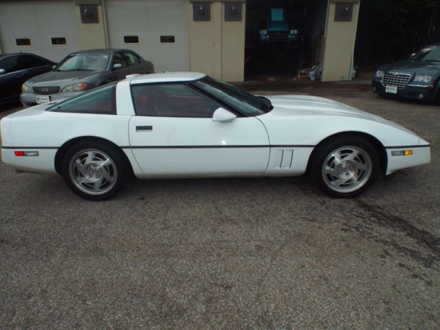 1990 White Chevrolet Corvette Hatchback