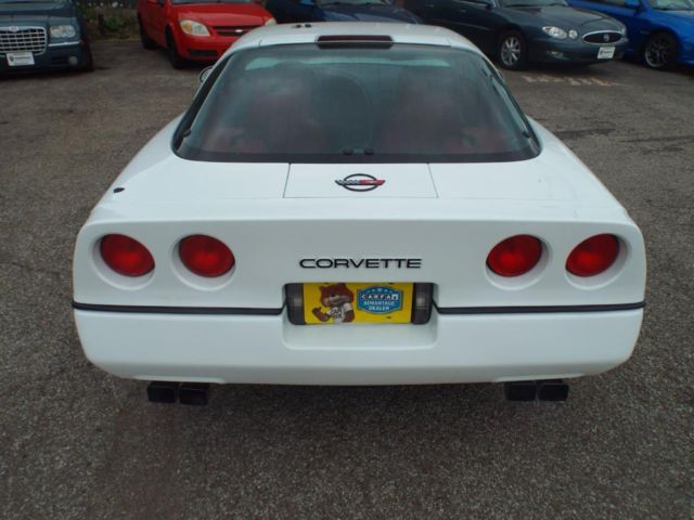 1990 White Chevrolet Corvette Hatchback