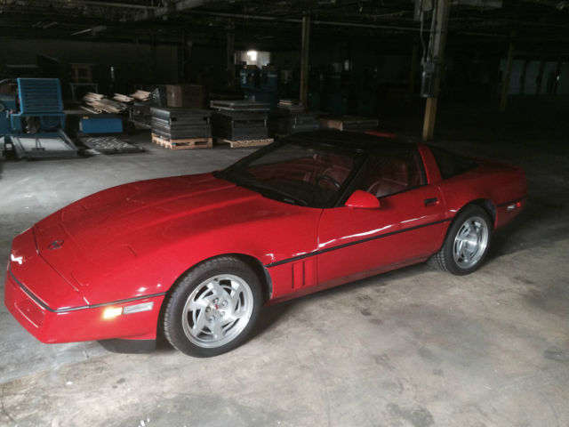 1990 Red Chevrolet Corvette Coupe/hatchback