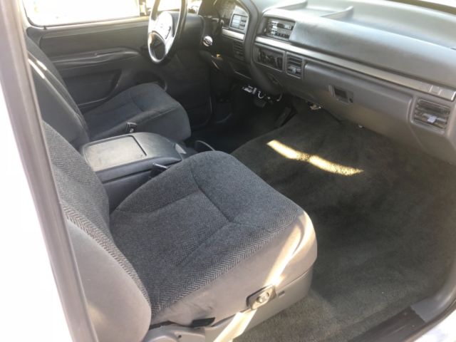 1992 White Ford Bronco SUV