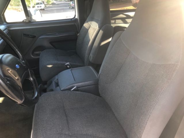 1992 White Ford Bronco SUV