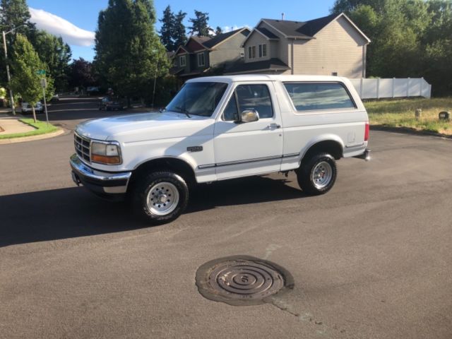 1992 White Ford Bronco SUV