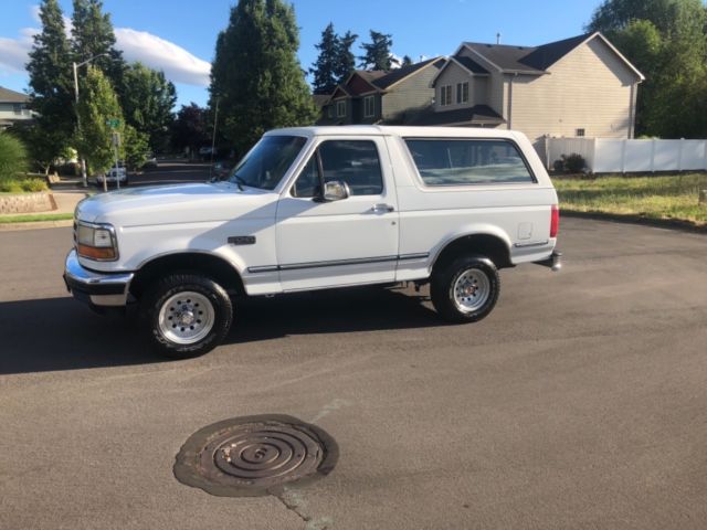 1992 White Ford Bronco SUV