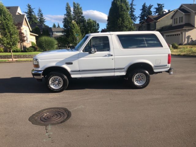 1992 White Ford Bronco SUV