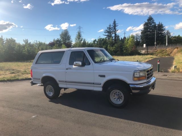 1992 White Ford Bronco SUV