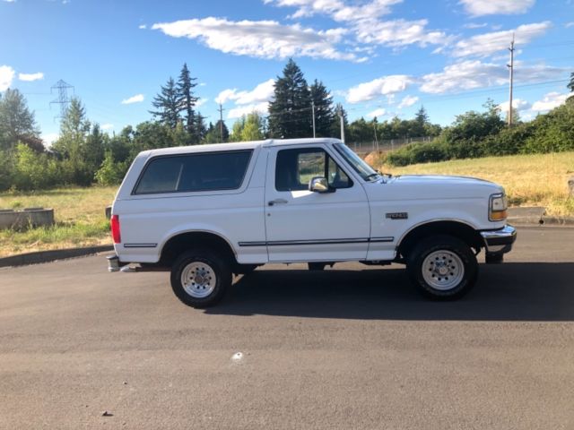 1992 White Ford Bronco SUV