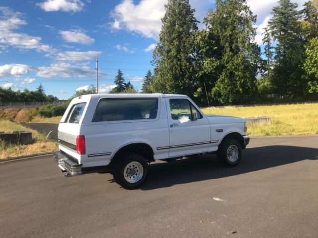 1992 White Ford Bronco SUV