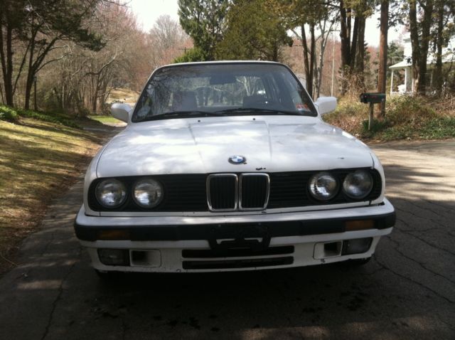1991 White BMW 3-Series Sedan