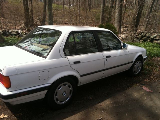 1991 White BMW 3-Series Sedan