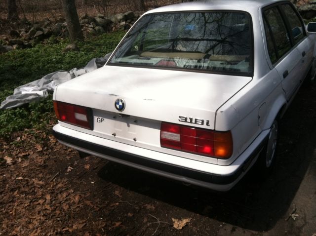 1991 White BMW 3-Series Sedan