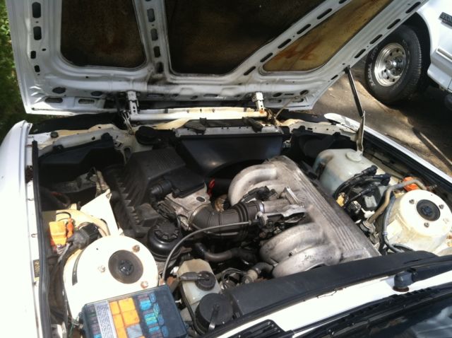 1991 White BMW 3-Series Sedan