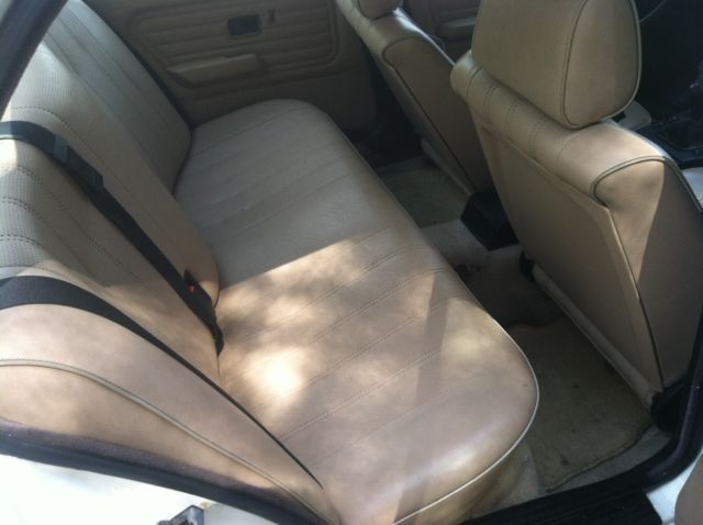 1991 White BMW 3-Series Sedan