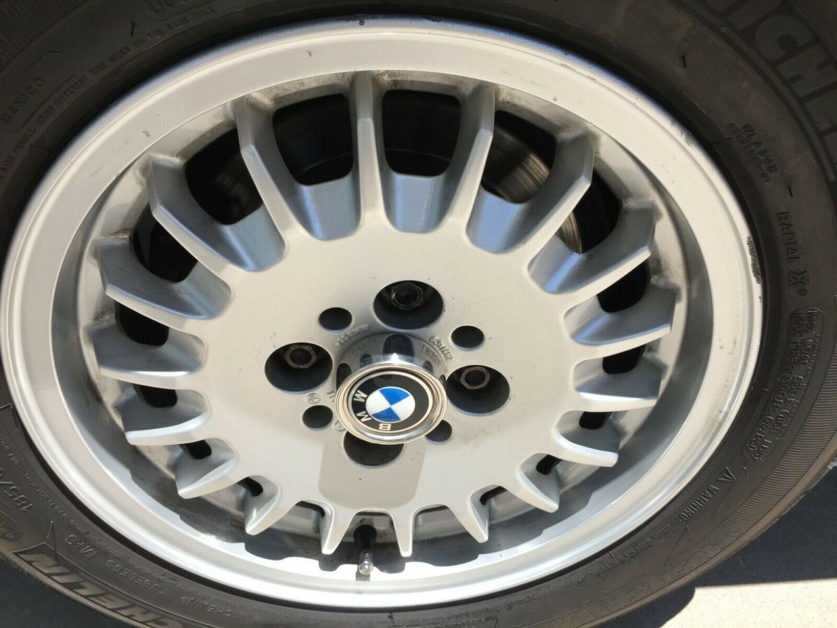 1991 Black BMW 3-Series Sedan