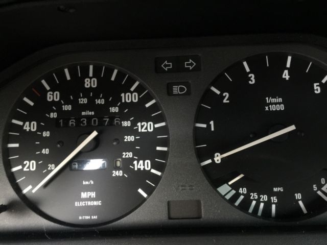 1991 Alpine White II BMW 3-Series Sedan