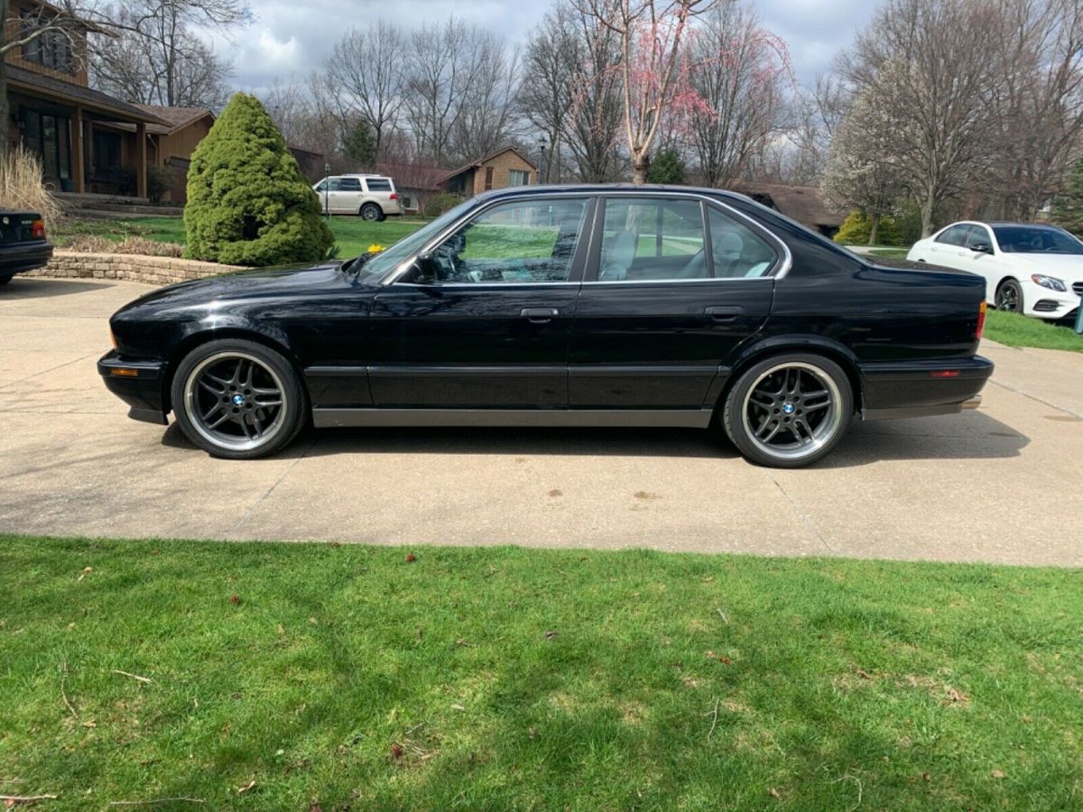 1991 Black BMW M5 Sedan