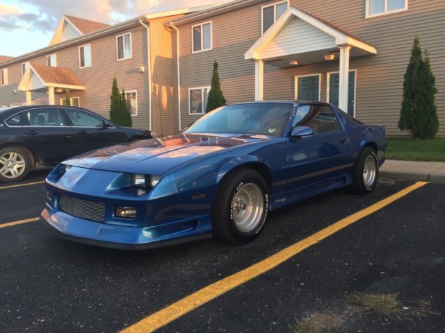 1991 White Chevrolet Camaro Coupe