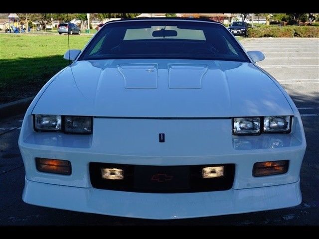 1991 White Chevrolet Camaro --