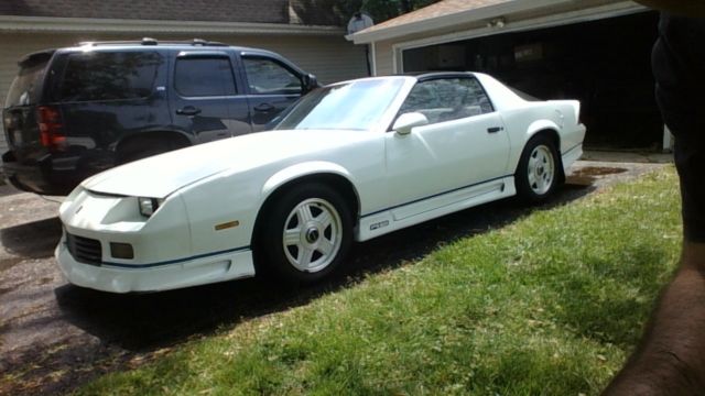 1991 White Chevrolet Camaro Coupe