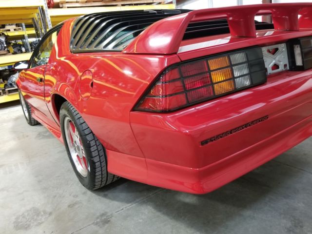 1991 BRIGHT RED 81U Chevrolet Camaro