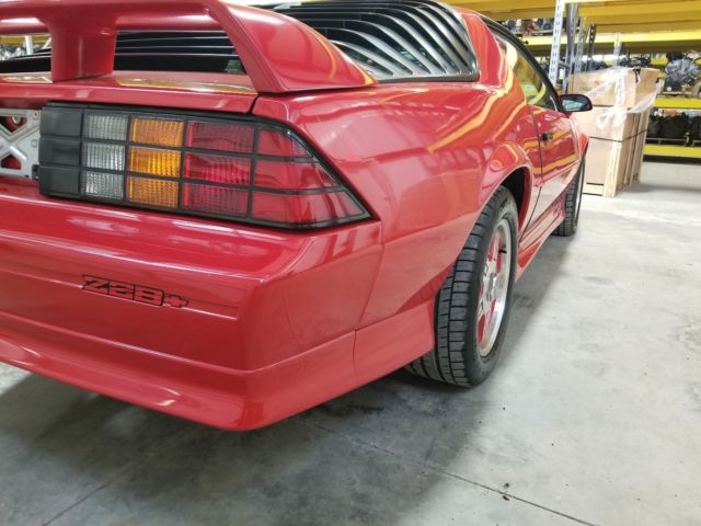 1991 BRIGHT RED 81U Chevrolet Camaro