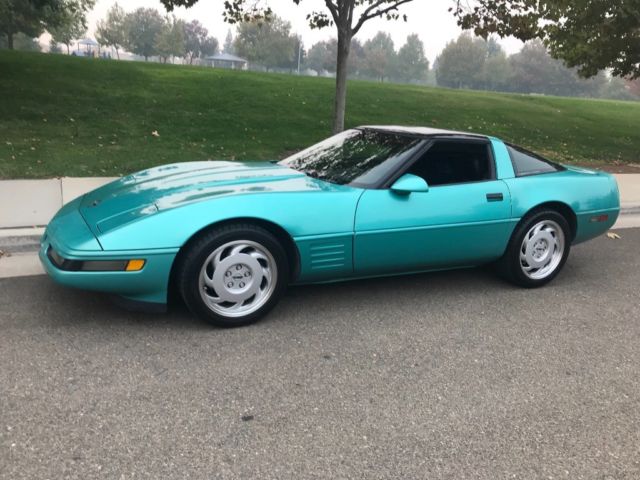 1991 Turquoise metallic Chevrolet Corvette Convertible