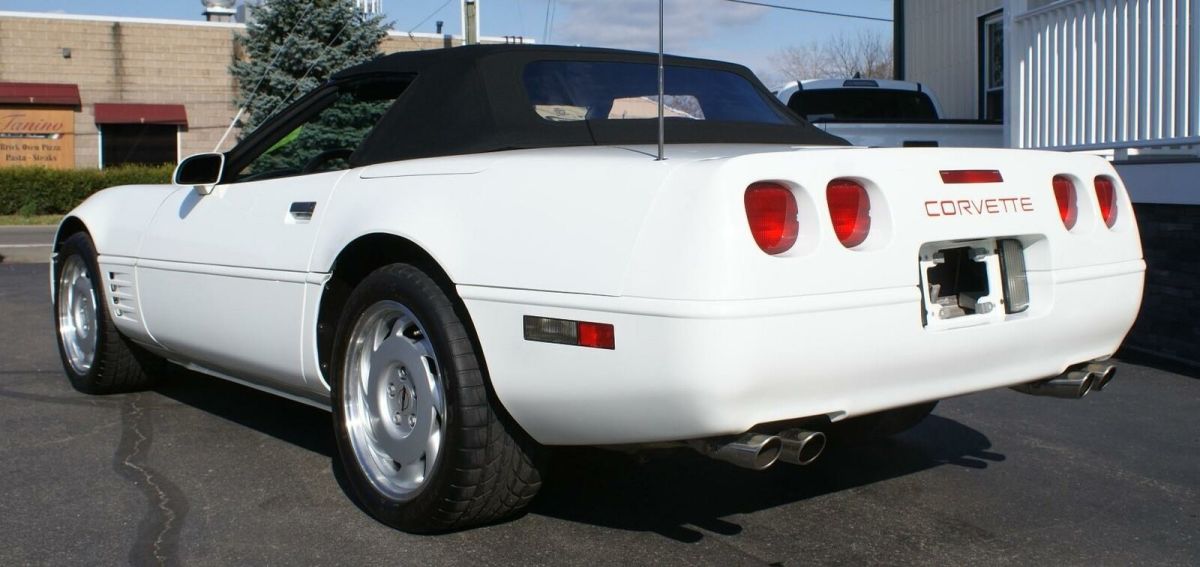 1991 White Chevrolet Corvette --