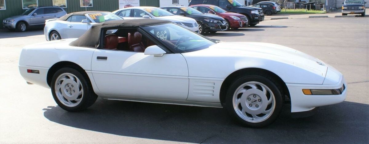 1991 White Chevrolet Corvette --