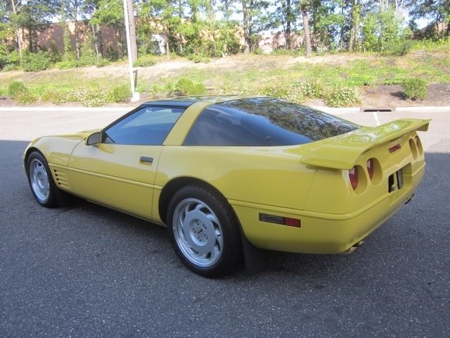 1991 Corvette White Chevrolet Corvette Coupe