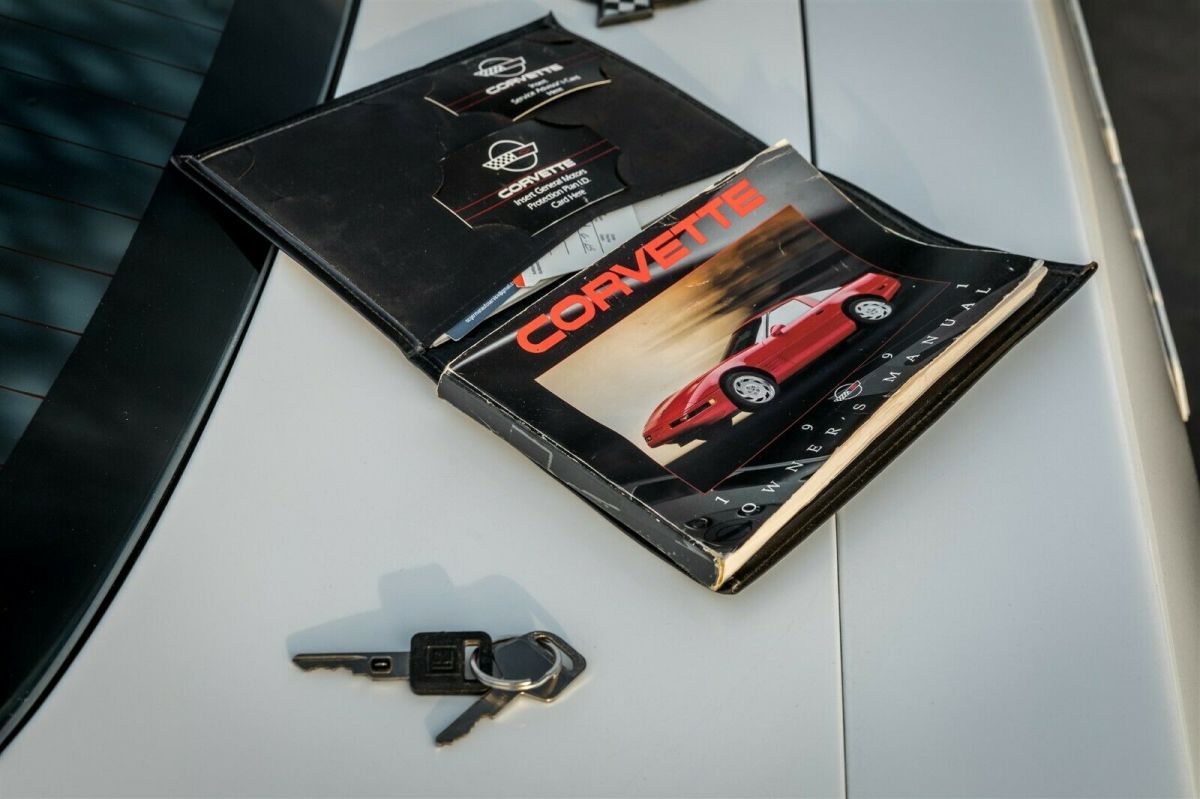 1991 White Chevrolet Corvette Coupe