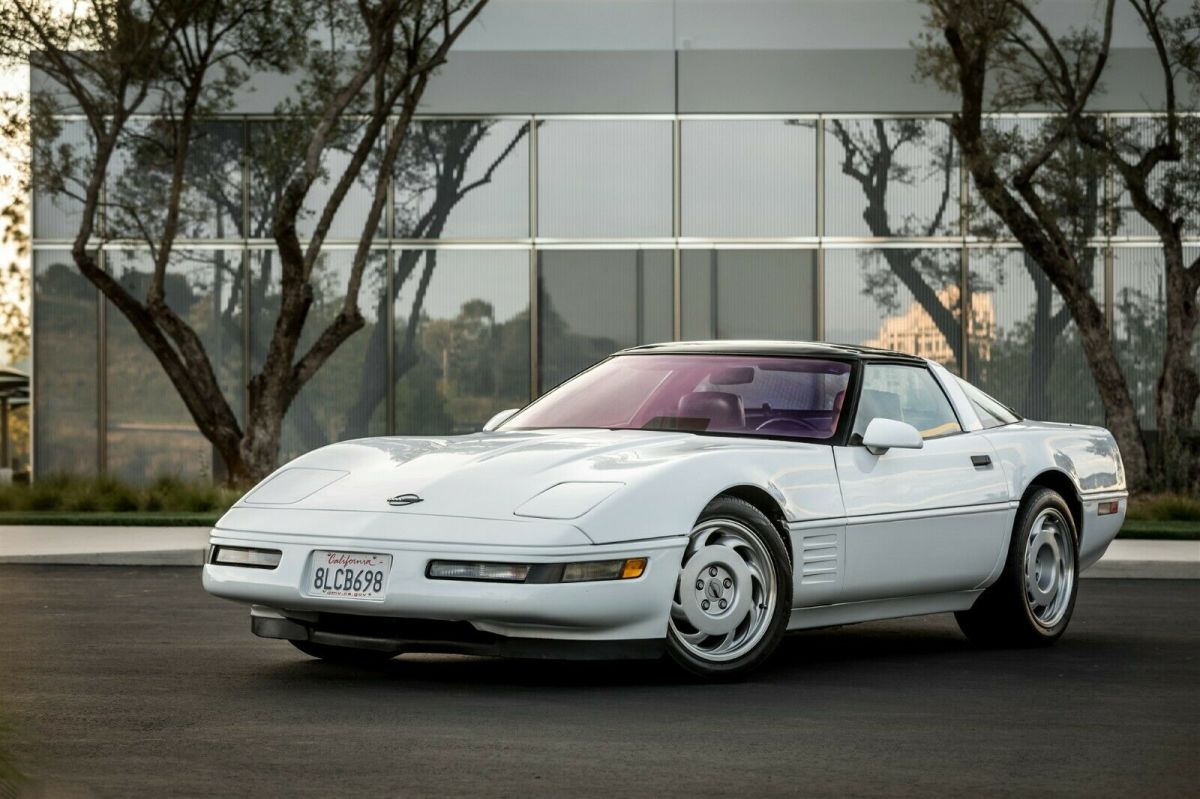 1991 White Chevrolet Corvette Coupe