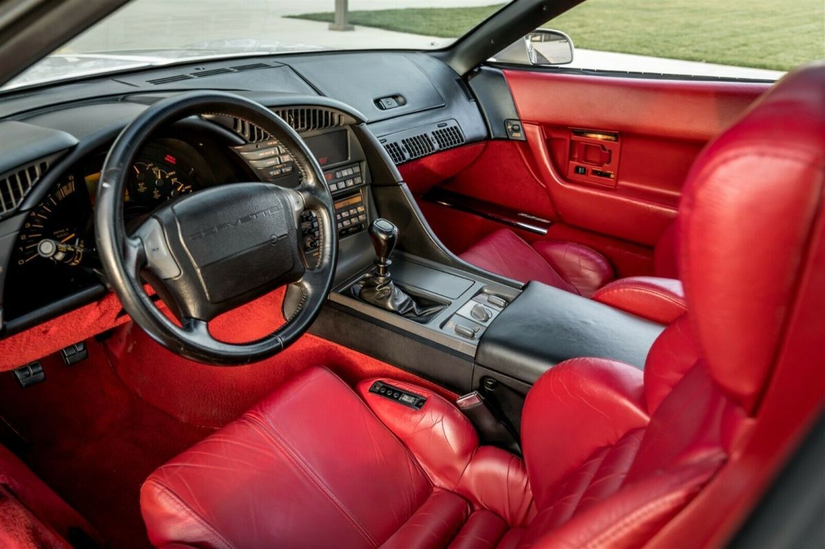 1991 White Chevrolet Corvette Coupe
