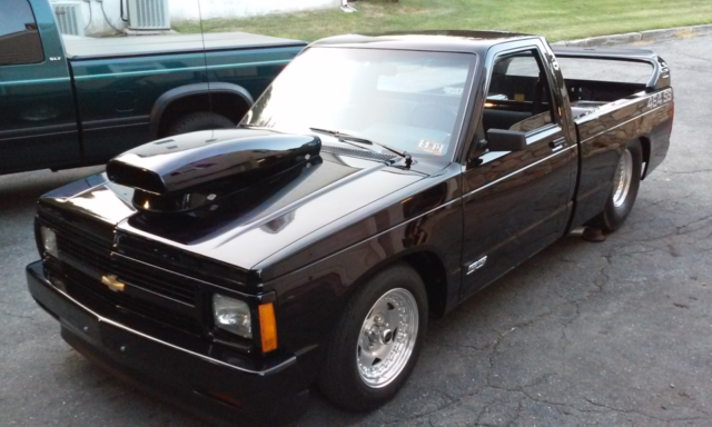 1991 Black Chevrolet S-10 Pick-up