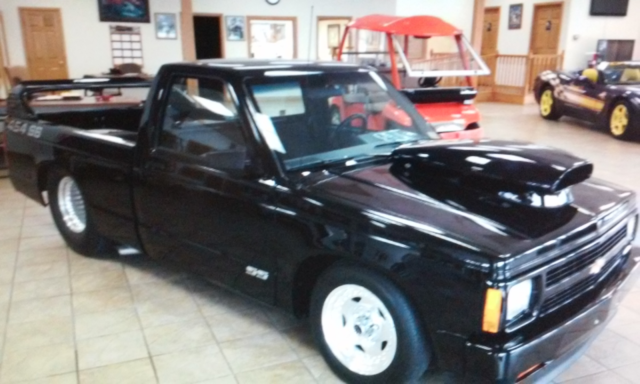 1991 Black Chevrolet S-10 Pick-up