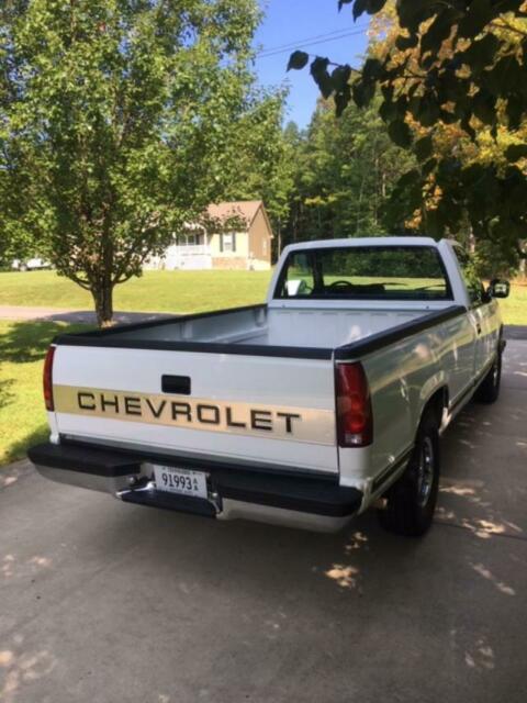 1991 White Chevrolet C/K Pickup 1500 Standard Cab Pickup