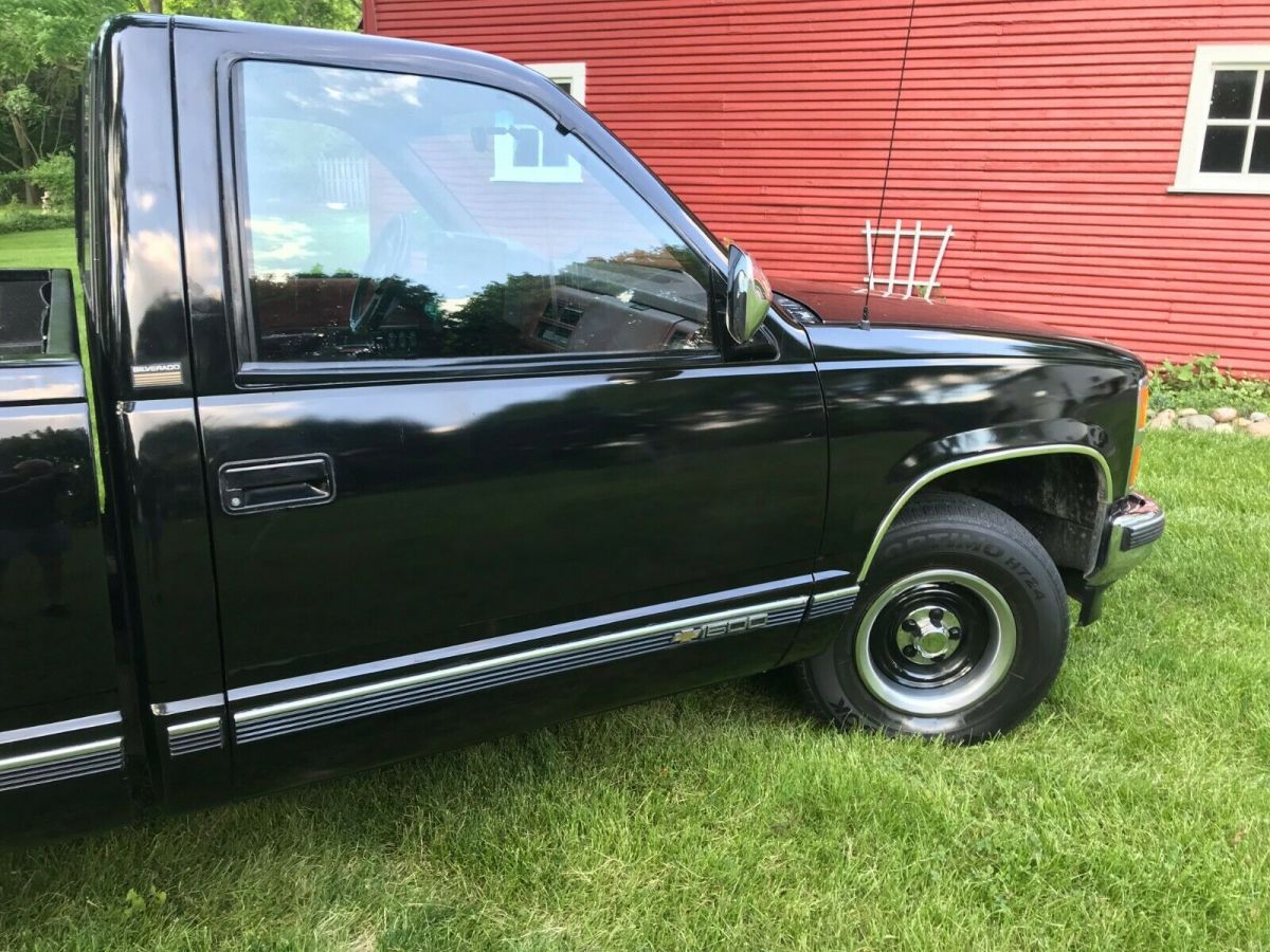 1991 Chevrolet C/K Pickup 1500 Standard Cab Pickup