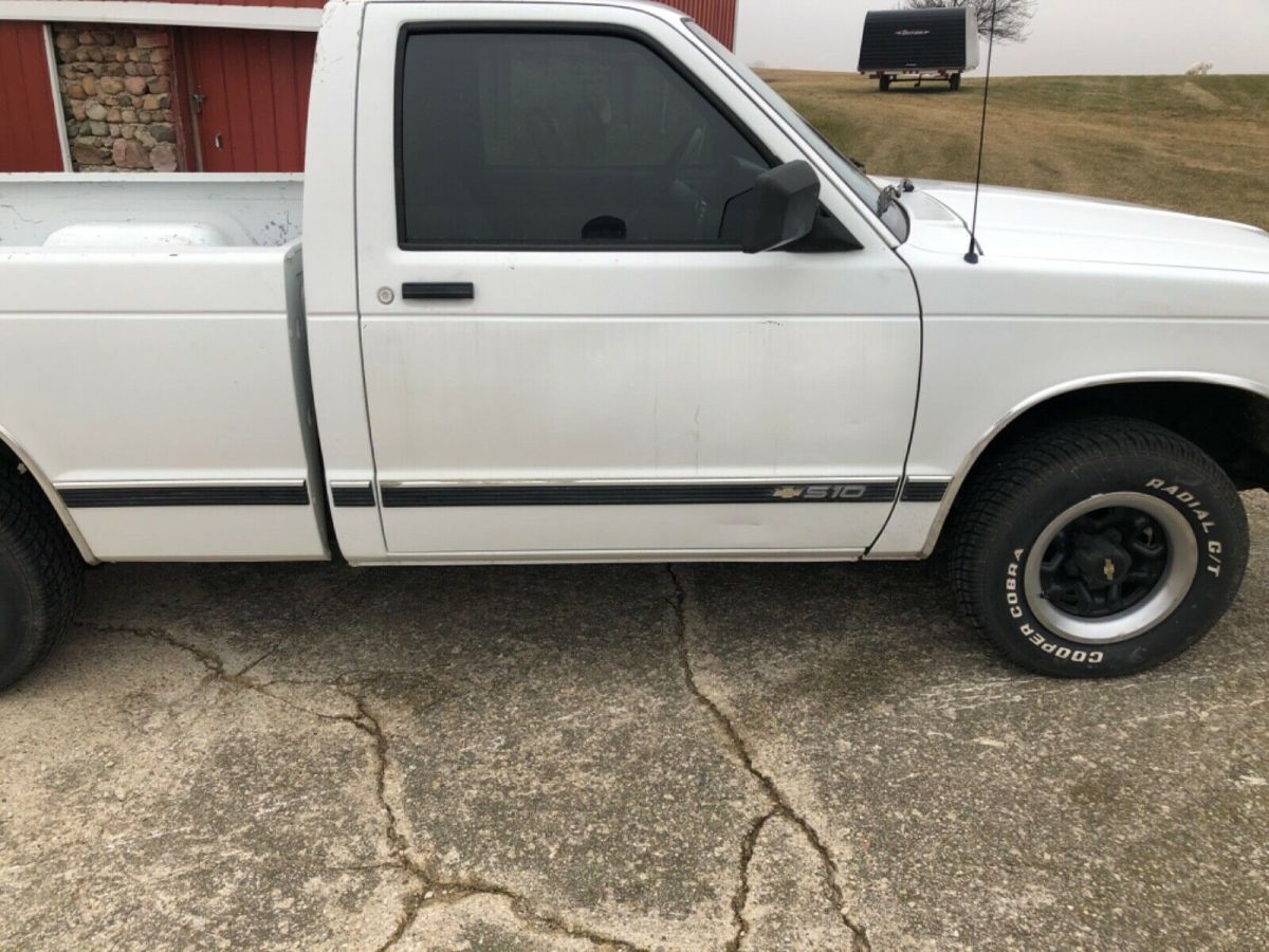 1991 White Chevrolet S-10 Square Body