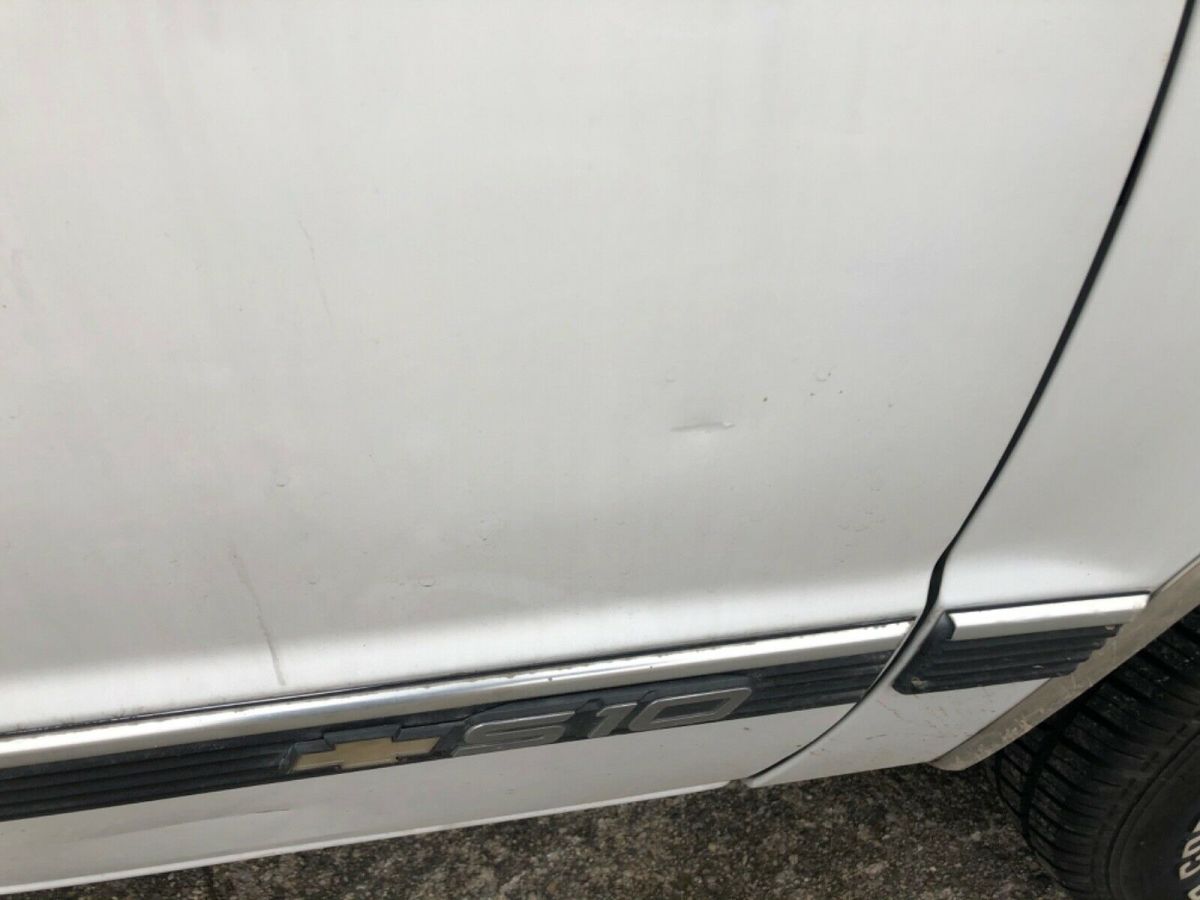 1991 White Chevrolet S-10 Square Body
