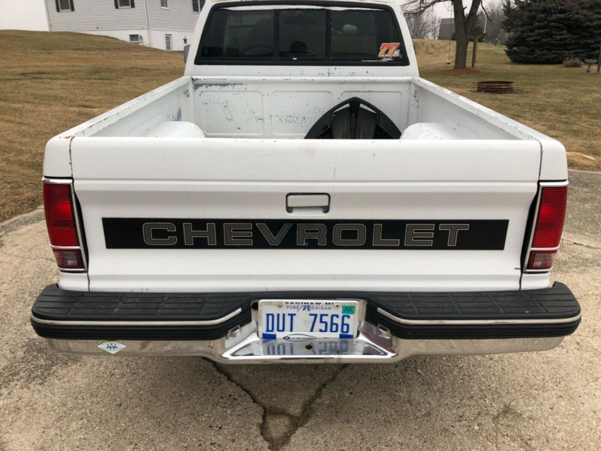 1991 White Chevrolet S-10 Square Body