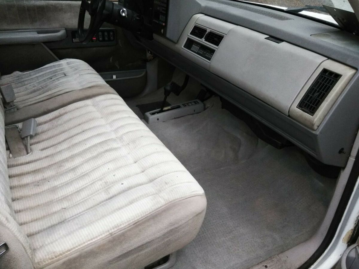 1991 White Chevrolet C/K Pickup 1500 Standard Cab Pickup