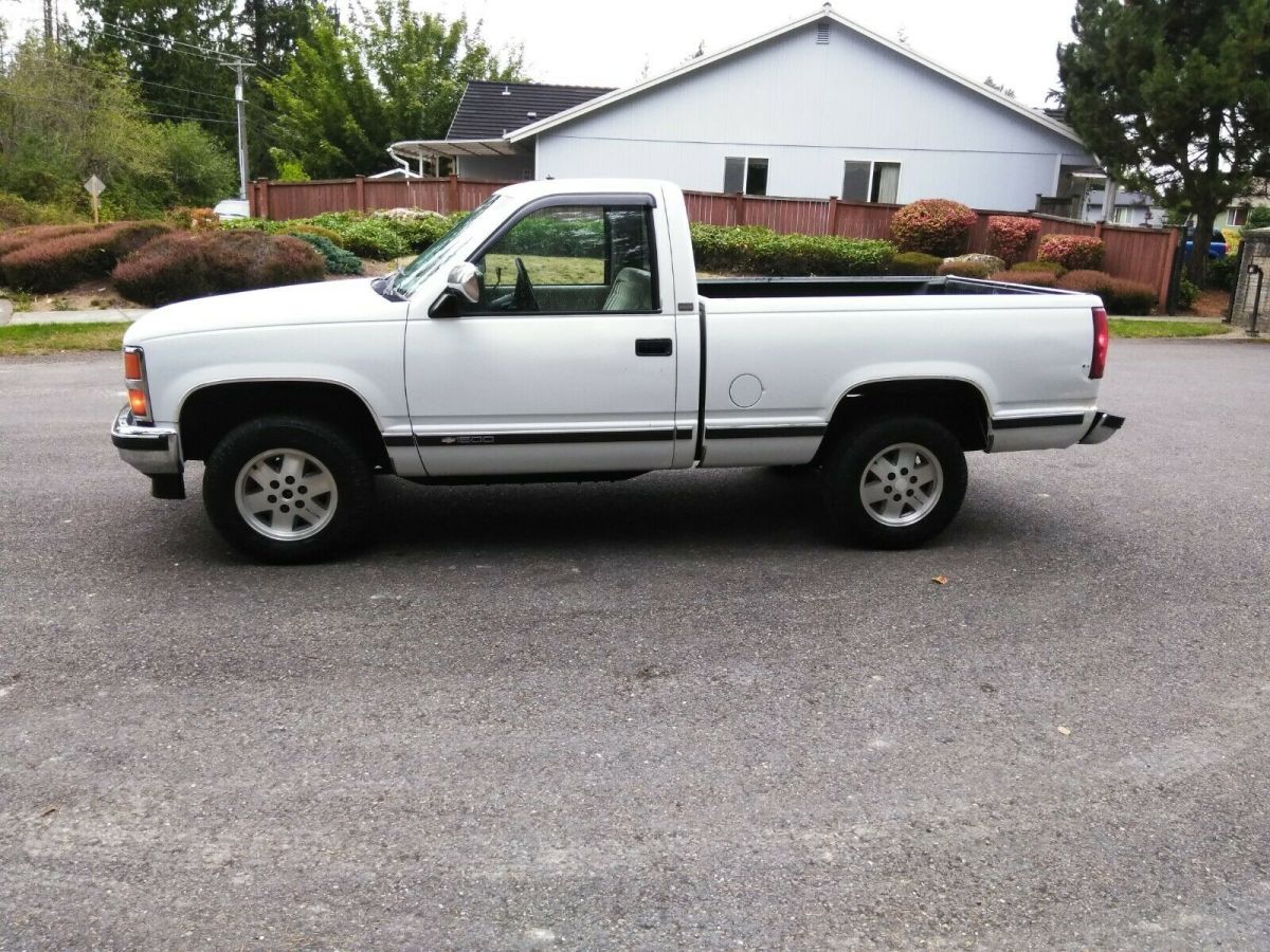 1991 White Chevrolet C/K Pickup 1500 Standard Cab Pickup