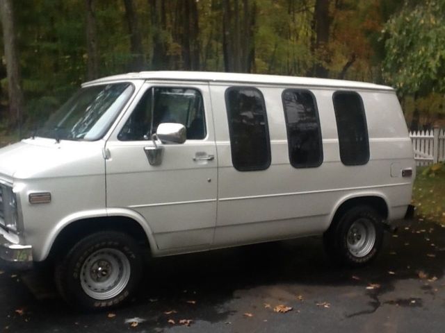 1991 Pearl white Chevrolet G20 Van Van
