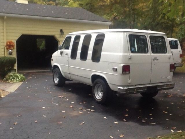 1991 Pearl white Chevrolet G20 Van Van