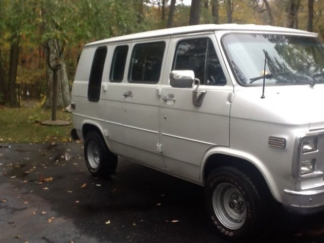 1991 Pearl white Chevrolet G20 Van Van