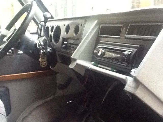 1991 Pearl white Chevrolet G20 Van Van